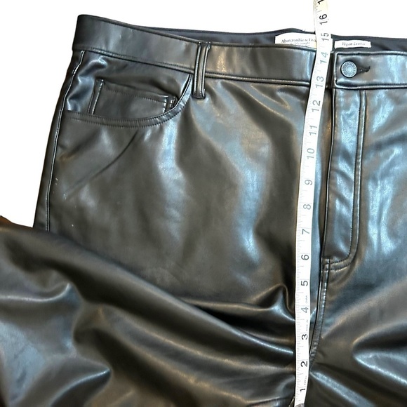 Abercrombie & Fitch Curve Love Vegan Leather Ankle Straight Pant - Picture 14 of 15